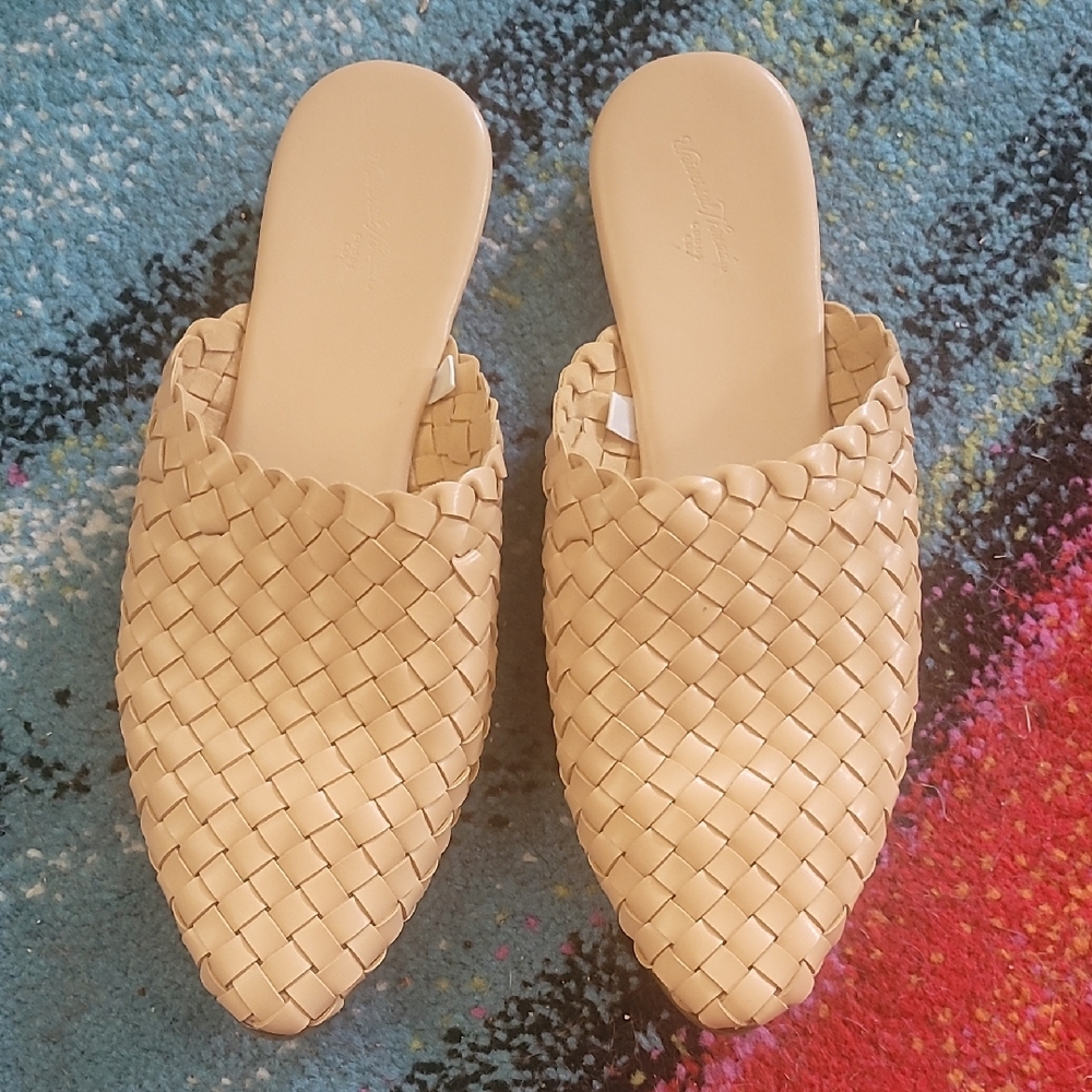 Universal Thread Woven Beige Mules Womens 9